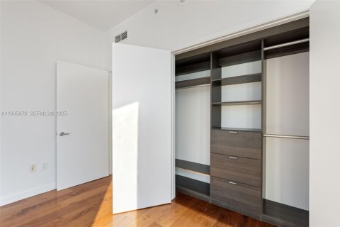 Condo in Miami, Florida, 3 bedrooms  № 1994067 - photo 24