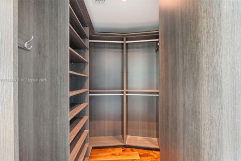 Condo in Miami, Florida, 3 bedrooms  № 1994067 - photo 19