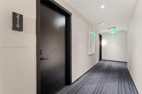 Condo in Miami, Florida, 1 bedroom  № 2055352 - photo 26