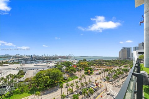 Condo in Miami, Florida, 1 bedroom  № 2055352 - photo 3