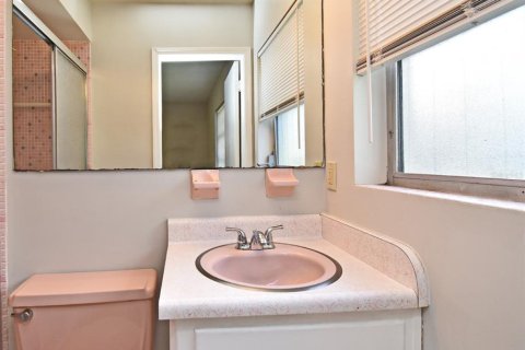 House in Maitland, Florida 3 bedrooms, 189.33 sq.m. № 1915182 - photo 23