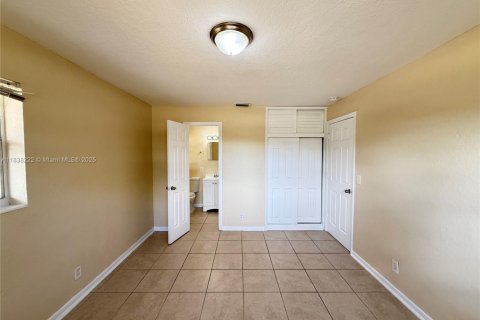 House in Margate, Florida 3 bedrooms, 96.99 sq.m. № 1830143 - photo 12