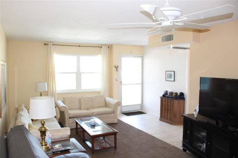 Condo in Saint Petersburg, Florida, 2 bedrooms  № 1657420 - photo 5