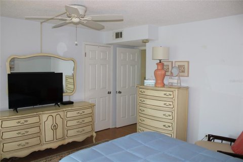 Condo in Saint Petersburg, Florida, 2 bedrooms  № 1657420 - photo 12