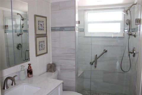 Condo in Saint Petersburg, Florida, 2 bedrooms  № 1657420 - photo 16