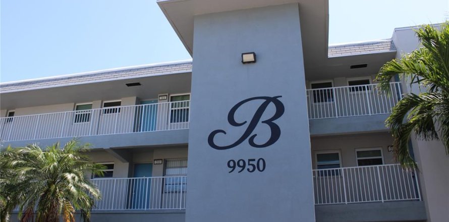 Condo in Saint Petersburg, Florida, 2 bedrooms № 1657420