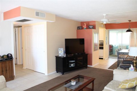 Condo in Saint Petersburg, Florida, 2 bedrooms  № 1657420 - photo 4
