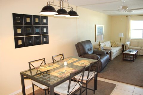 Condo in Saint Petersburg, Florida, 2 bedrooms  № 1657420 - photo 7