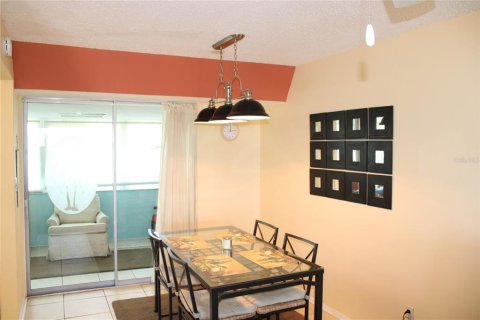 Condo in Saint Petersburg, Florida, 2 bedrooms  № 1657420 - photo 6
