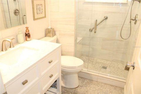 Condo in Saint Petersburg, Florida, 2 bedrooms  № 1657420 - photo 17