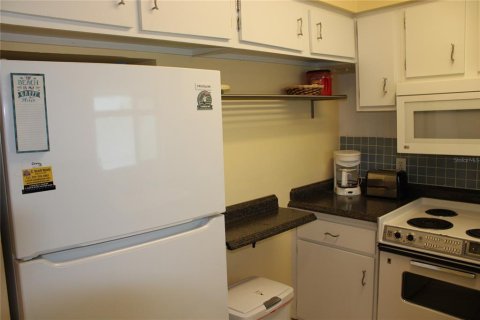 Condo in Saint Petersburg, Florida, 2 bedrooms  № 1657420 - photo 11
