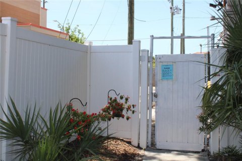 Condo in Saint Petersburg, Florida, 2 bedrooms  № 1657420 - photo 30