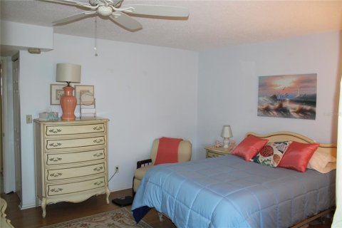 Condo in Saint Petersburg, Florida, 2 bedrooms  № 1657420 - photo 14