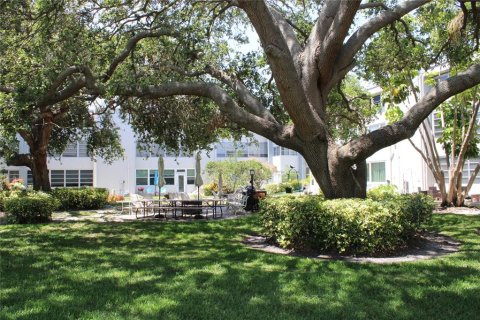 Condo in Saint Petersburg, Florida, 2 bedrooms  № 1657420 - photo 29