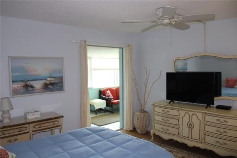 Condo in Saint Petersburg, Florida, 2 bedrooms  № 1657420 - photo 13