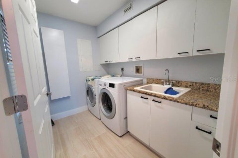 Снять в аренду кондоминиум в Пунта-Горда, Флорида 3 спальни, 169.36м2, № 2112545 - фото 6