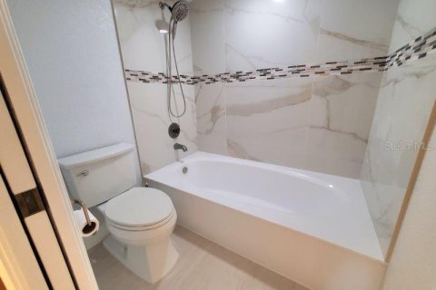 Снять в аренду кондоминиум в Пунта-Горда, Флорида 3 спальни, 169.36м2, № 2112545 - фото 27