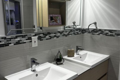 Villa ou maison à vendre à Cutler Bay, Floride: 3 chambres, 130.81 m2 № 2002153 - photo 18