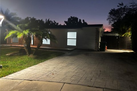Villa ou maison à vendre à Cutler Bay, Floride: 3 chambres, 130.81 m2 № 2002153 - photo 9