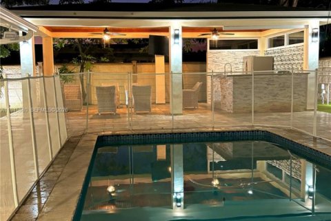 Villa ou maison à vendre à Cutler Bay, Floride: 3 chambres, 130.81 m2 № 2002153 - photo 2