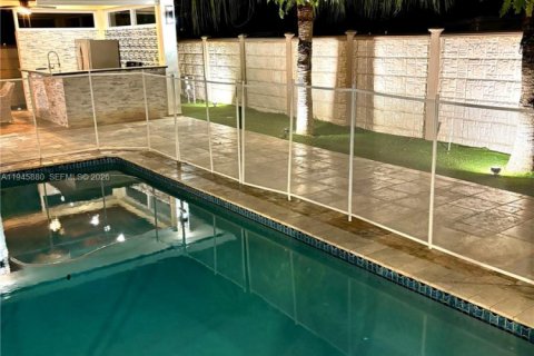 Villa ou maison à vendre à Cutler Bay, Floride: 3 chambres, 130.81 m2 № 2002153 - photo 3