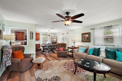 House in Yalaha, Florida 4 bedrooms, 199.55 sq.m. № 1786298 - photo 9