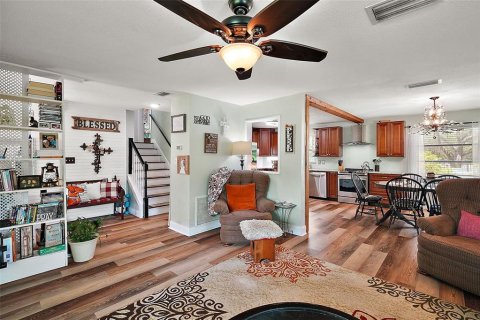 House in Yalaha, Florida 4 bedrooms, 199.55 sq.m. № 1786298 - photo 18