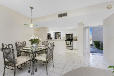 Condo in Punta Gorda, Florida, 2 bedrooms № 2109014 - photo 9
