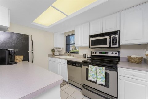 Condo in Punta Gorda, Florida, 2 bedrooms № 2109014 - photo 12