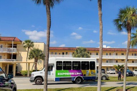 Купить кондоминиум в Авентура, Флорида 1 спальня, 75.9м2, № 1958052 - фото 29