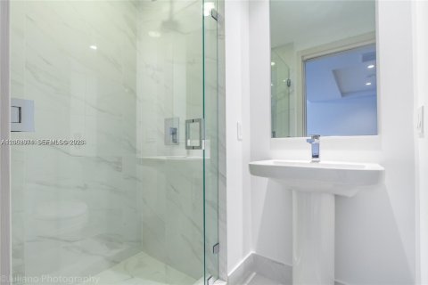 Снять в аренду кондоминиум в Майами, Флорида 1 спальня, 81.85м2, № 2179230 - фото 12