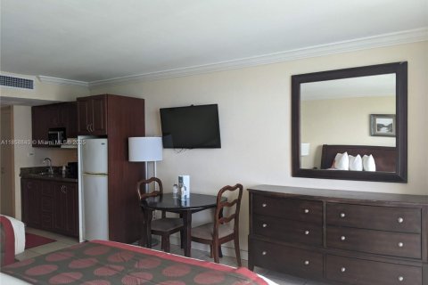 Condominio en venta en Sunny Isles Beach, Florida, 33.44 m2 № 1887176 - foto 2
