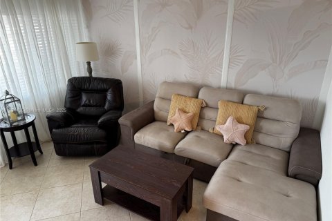 Купить кондоминиум в Халландейл-Бич, Флорида 1 спальня, 58.06м2, № 2013203 - фото 6