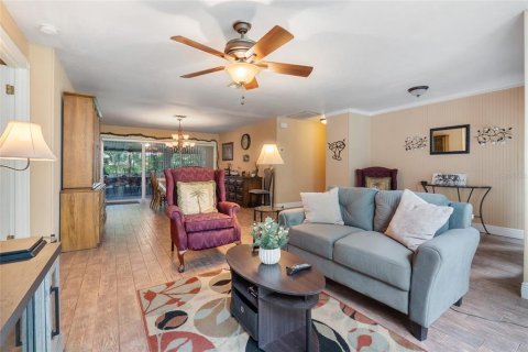 Casa en venta en Auburndale, Florida, 3 dormitorios, 206.34 m2 № 1852913 - foto 5
