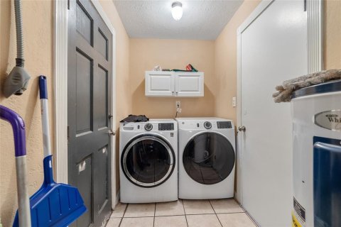 Casa en venta en Auburndale, Florida, 3 dormitorios, 206.34 m2 № 1852913 - foto 12