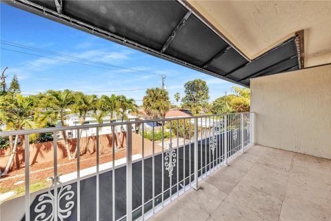 Commercial property in Miami, Florida 424.75 sq.m. № 2025983 - photo 28