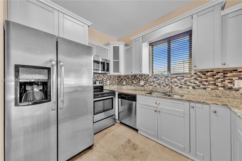 Commercial property in Miami, Florida 424.75 sq.m. № 2025983 - photo 13