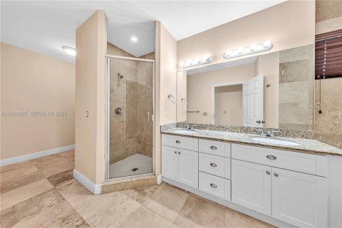 Commercial property in Miami, Florida 424.75 sq.m. № 2025983 - photo 24