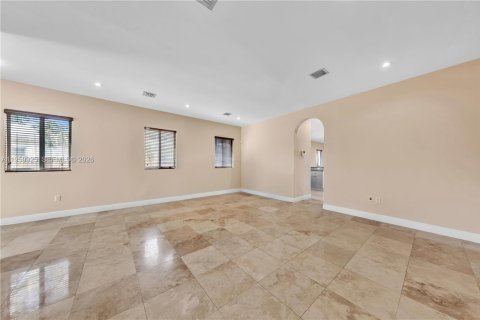 Commercial property in Miami, Florida 424.75 sq.m. № 2025983 - photo 26