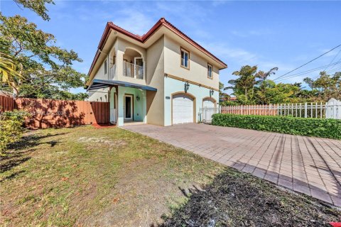 Commercial property in Miami, Florida 424.75 sq.m. № 2025983 - photo 5