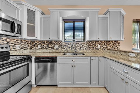 Commercial property in Miami, Florida 424.75 sq.m. № 2025983 - photo 12