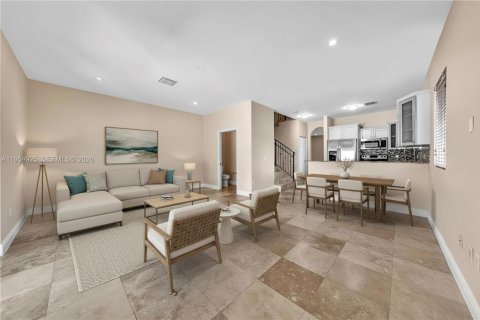 Commercial property in Miami, Florida 424.75 sq.m. № 2025983 - photo 9