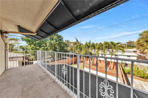 Commercial property in Miami, Florida 424.75 sq.m. № 2025983 - photo 29