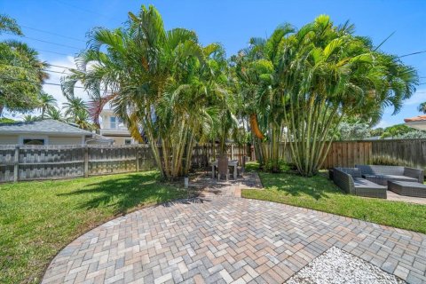 House in Clearwater, Florida 4 bedrooms, 134.34 sq.m. № 1808207 - photo 3