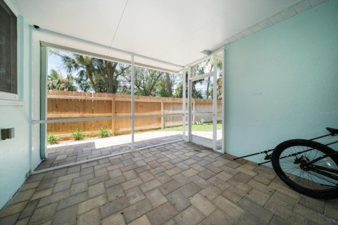House in Clearwater, Florida 4 bedrooms, 134.34 sq.m. № 1808207 - photo 20