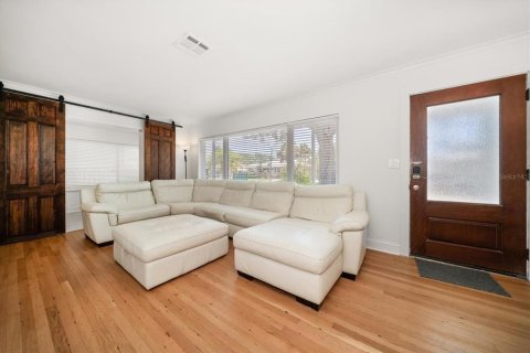 House in Clearwater, Florida 4 bedrooms, 134.34 sq.m. № 1808207 - photo 6