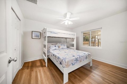 House in Clearwater, Florida 4 bedrooms, 134.34 sq.m. № 1808207 - photo 8