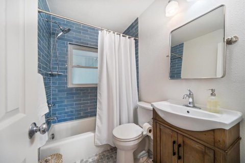 House in Clearwater, Florida 4 bedrooms, 134.34 sq.m. № 1808207 - photo 9