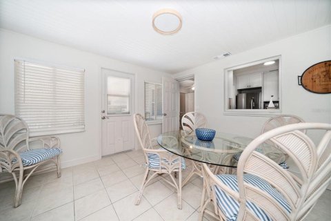 House in Clearwater, Florida 4 bedrooms, 134.34 sq.m. № 1808207 - photo 18