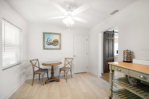 House in Clearwater, Florida 4 bedrooms, 134.34 sq.m. № 1808207 - photo 15